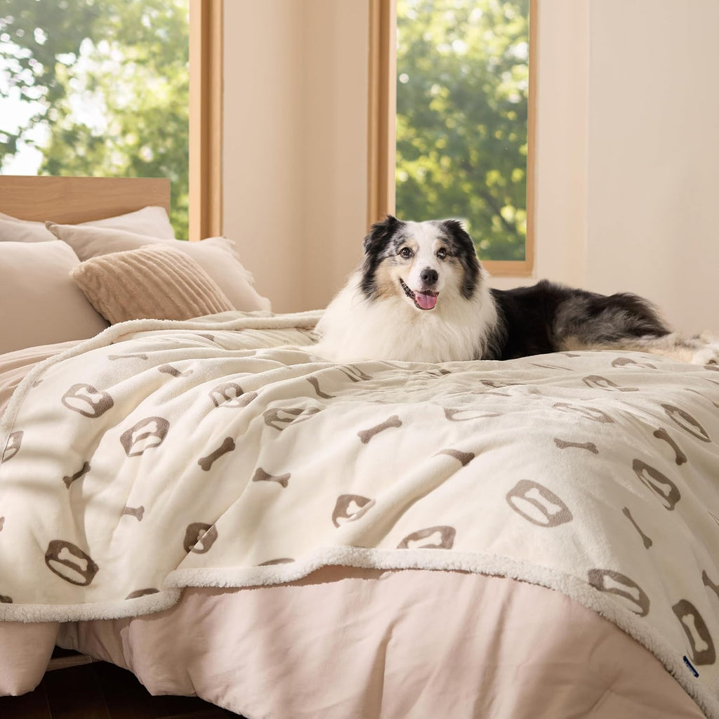 Bedsure Waterproof Dog Blankets for Large Dogs Sherpa Fleece Throw, 40X50